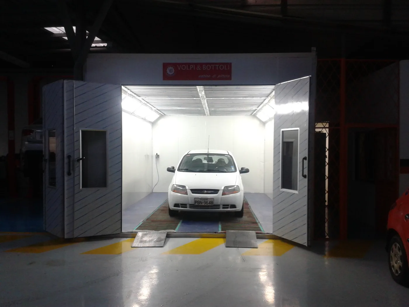 Cabina de pintura instalada por Tecniserv